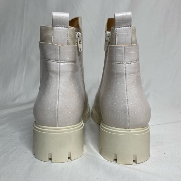 Journee Collection Jeeva Ivory Boots Size 11 M New - Picture 7 of 9